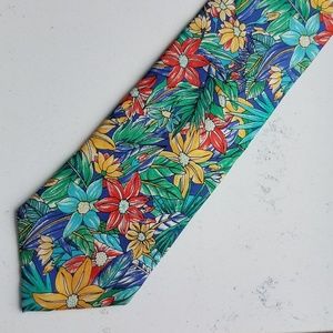 Summery Flowered Tie